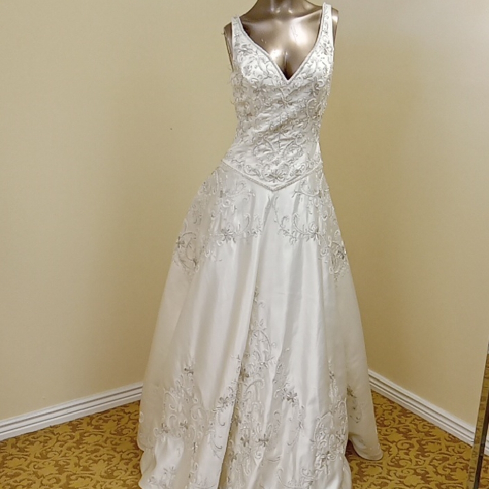Demetrios Ivory  Embroidered Wedding Gown Size 10